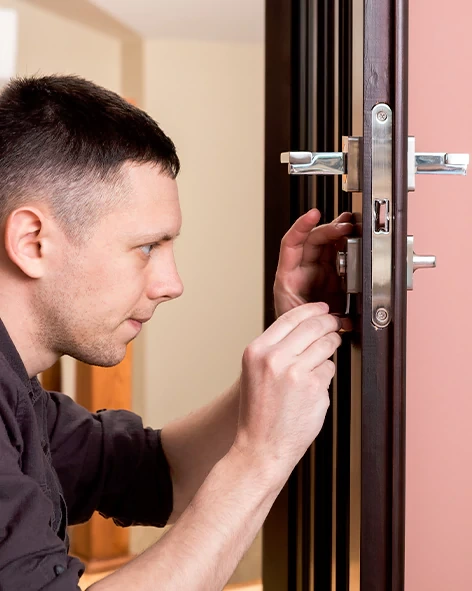 : Professional Locksmith For Commercial And Residential Locksmith Services in Alondra Park, CA