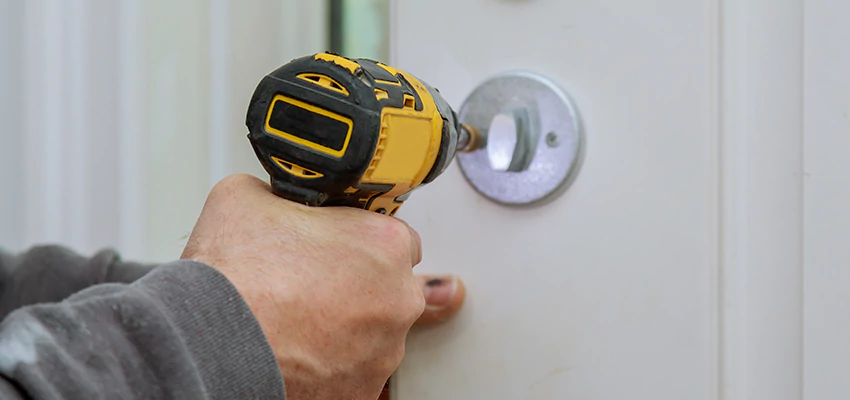 Street Locksmith For Smart Lock Repair in Alondra Park, CA