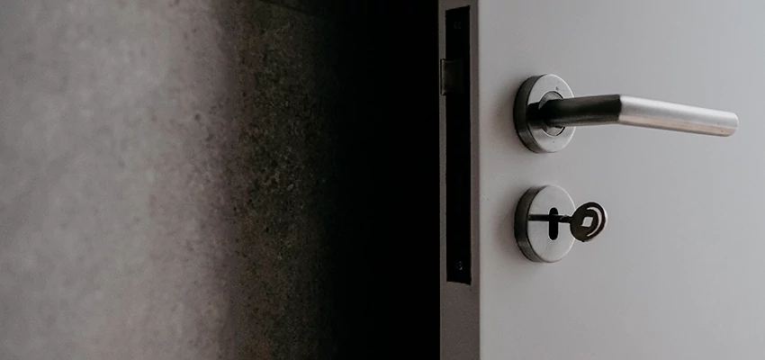 Front Door Handle Repair And Installation in Alondra Park, CA